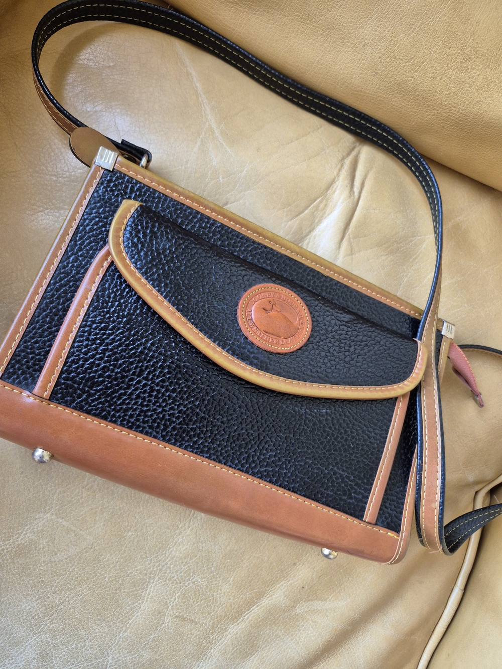 💕Dooney & Bourke Black and Brown Pebbled Leather Crossbody Bag LIKE NEW.💕